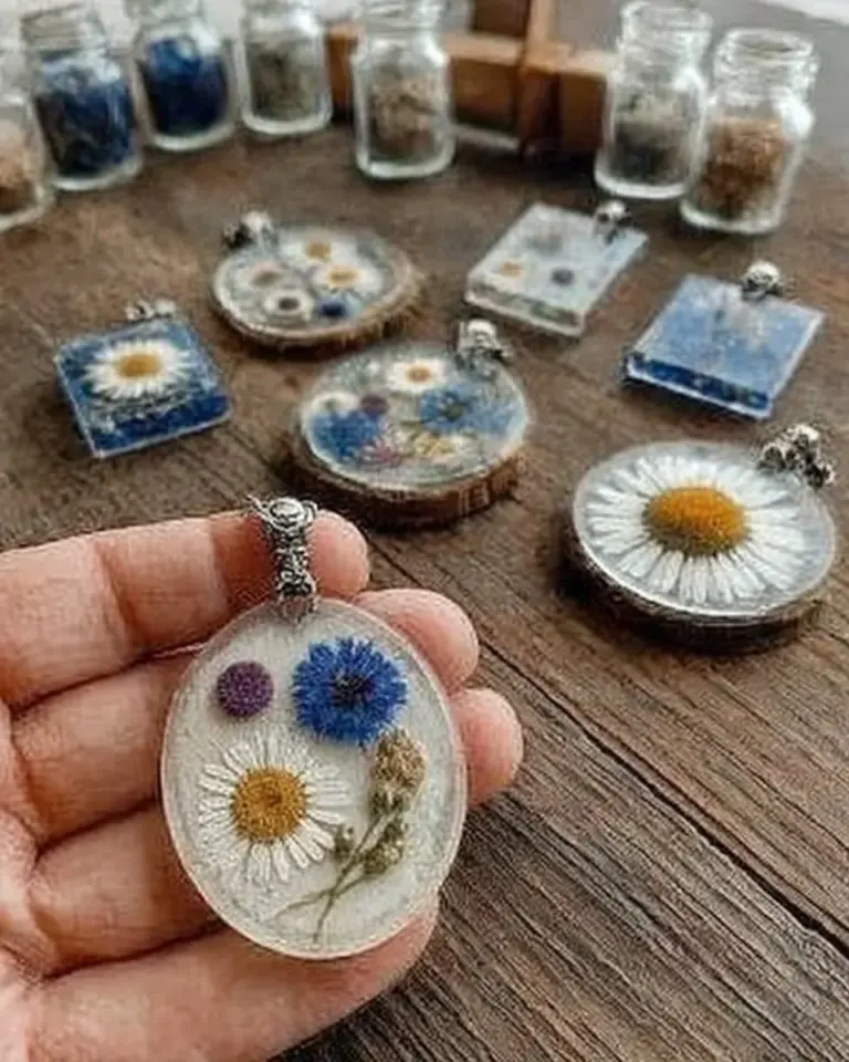 Beautiful permanent flower charms perfect for home decoration